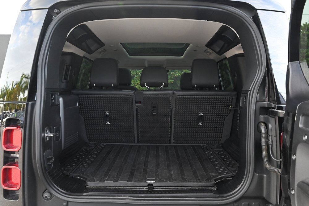 Used 2021 Land Rover Defender 110 SE image 42