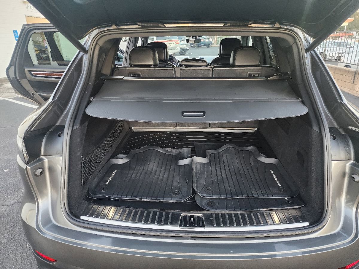 Used 2021 Porsche Cayenne image 12
