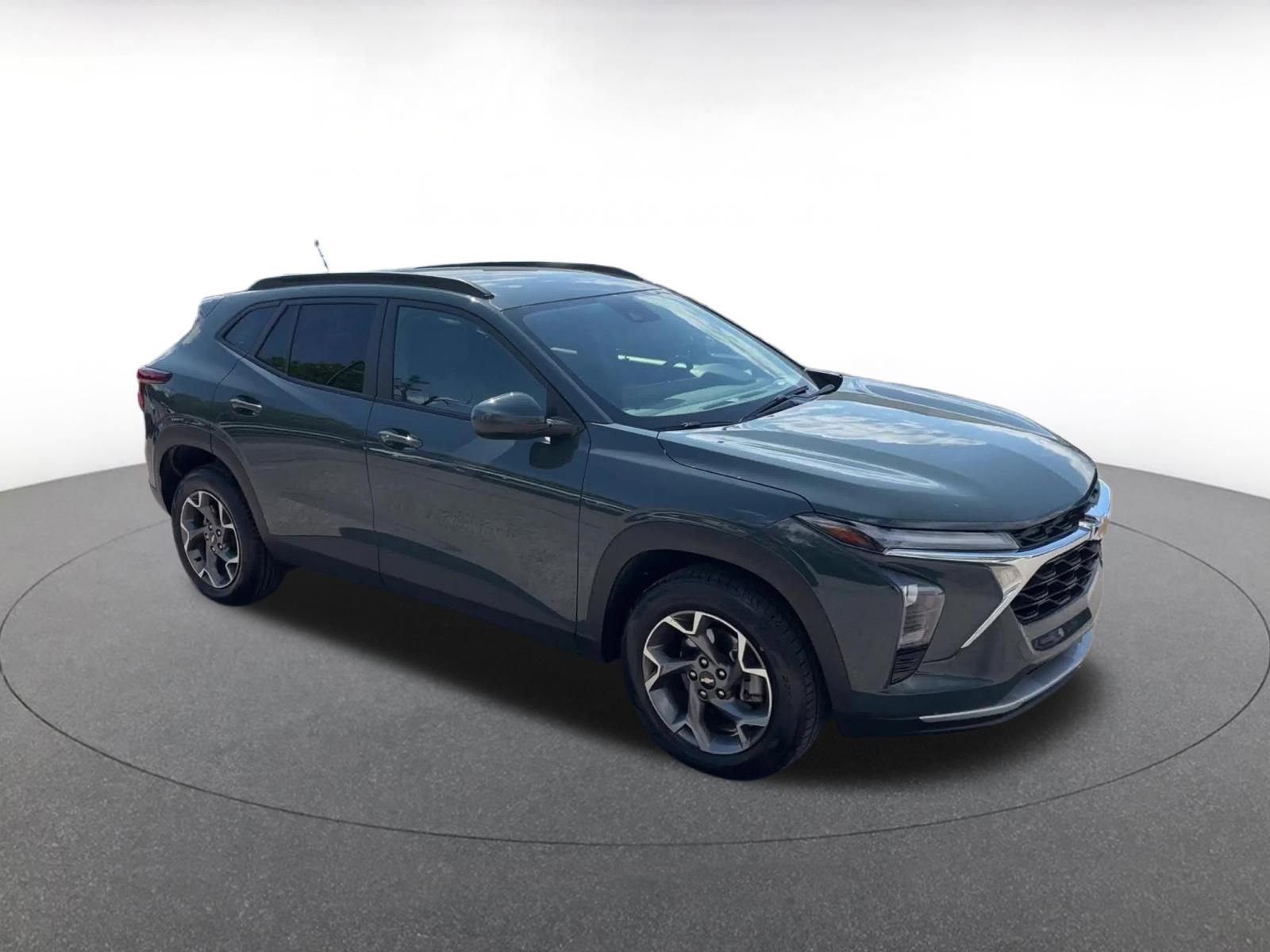 Used 2025 Chevrolet Trax LT w/ LT Convenience Package FWD video 2