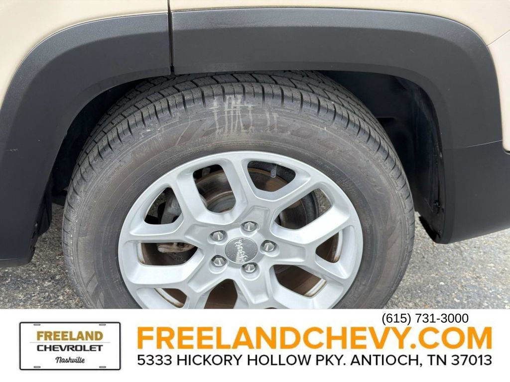 Used 2016 Jeep Renegade Latitude image 11