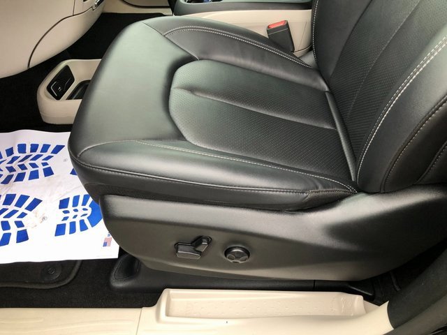 Used 2024 Chrysler Pacifica Touring-L image 15