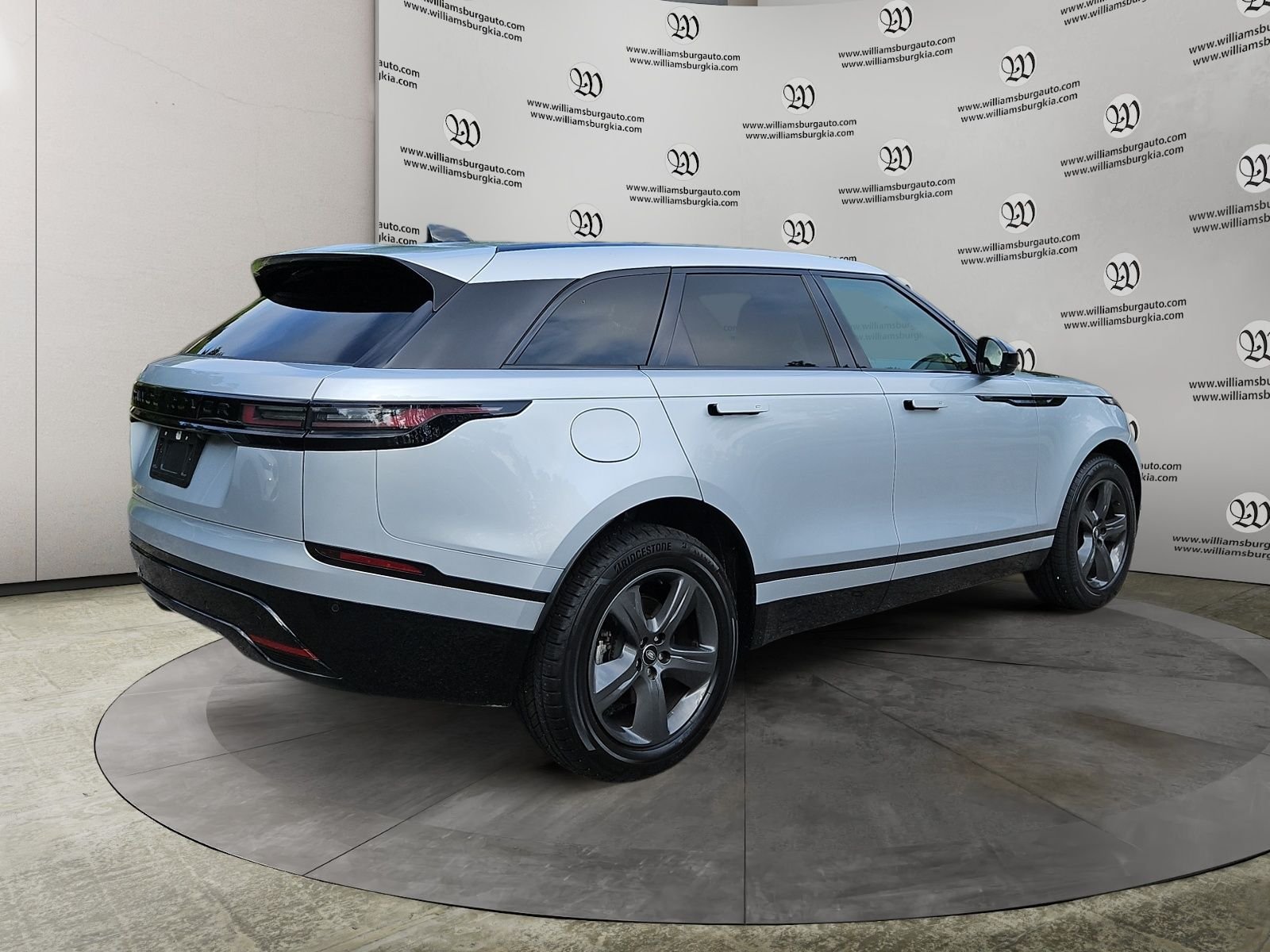 Used 2025 Land Rover Range Rover Velar Dynamic SE AWD/4WD image 5