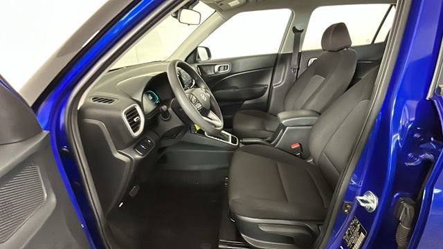 Certified 2025 Hyundai Venue SE FWD image 11