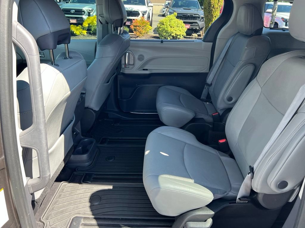 Certified 2022 Toyota Sienna Limited AWD/4WD image 16