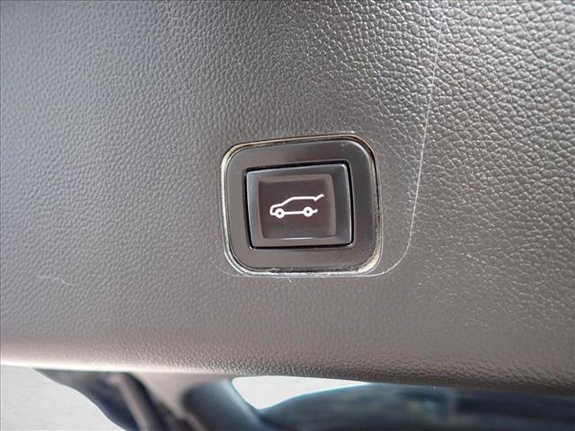 Used 2020 Chevrolet Traverse Premier w/ LPO, Floor Liner Package AWD/4WD image 9