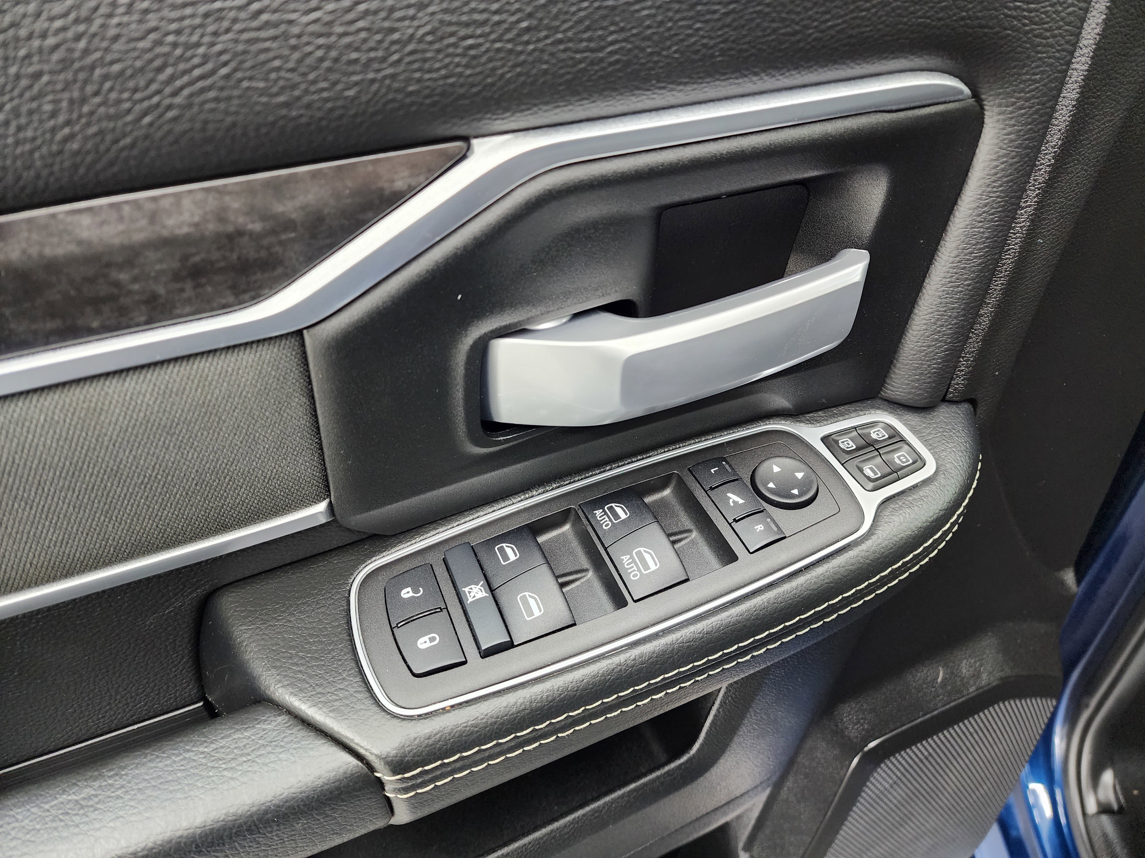 Used 2024 RAM 3500 Big Horn w/ Sport Appearance Package image 43