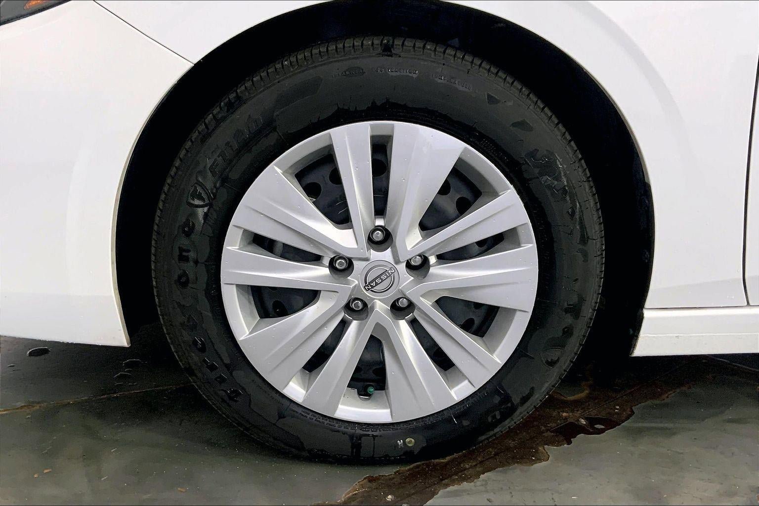 Used 2025 Nissan Sentra S FWD image 9