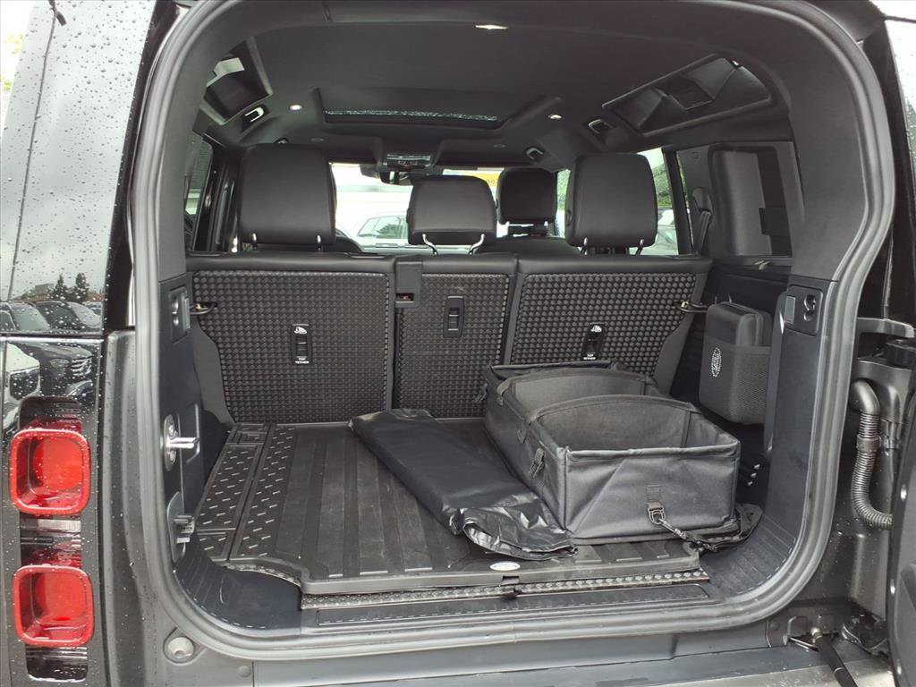 Used 2024 Land Rover Defender 110 X-Dynamic SE AWD/4WD image 13