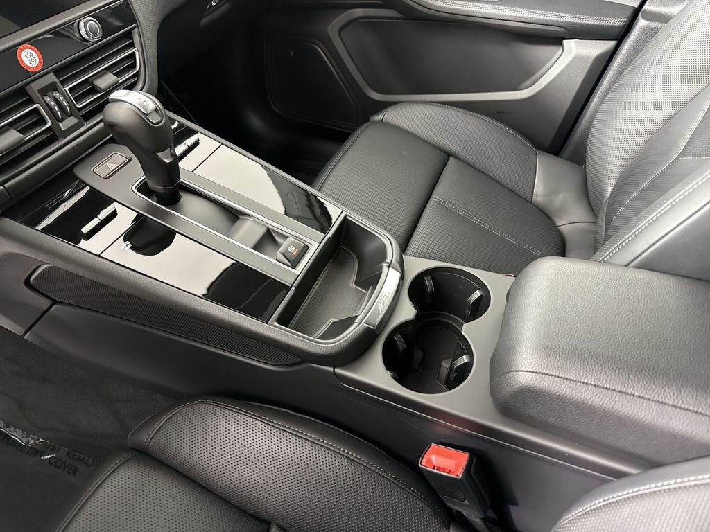 Certified 2025 Porsche Macan image 32