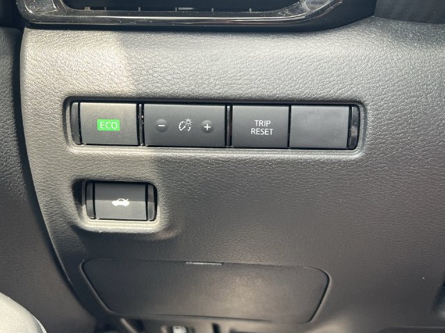 Used 2025 Nissan Sentra SV FWD image 28