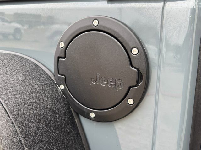 Used 2014 Jeep Wrangler Unlimited Sport w/ Connectivity Group image 16