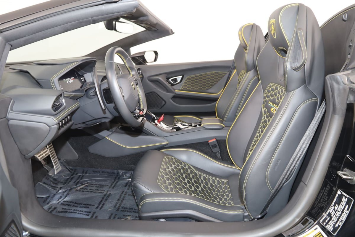 Used 2023 Lamborghini Huracan EVO RWD image 13