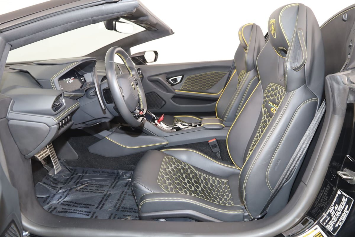 Used 2023 Lamborghini Huracan EVO image 13