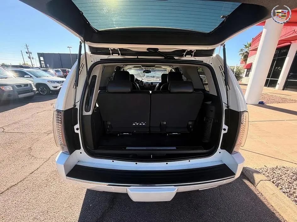 Used 2013 Cadillac Escalade Premium RWD image 24