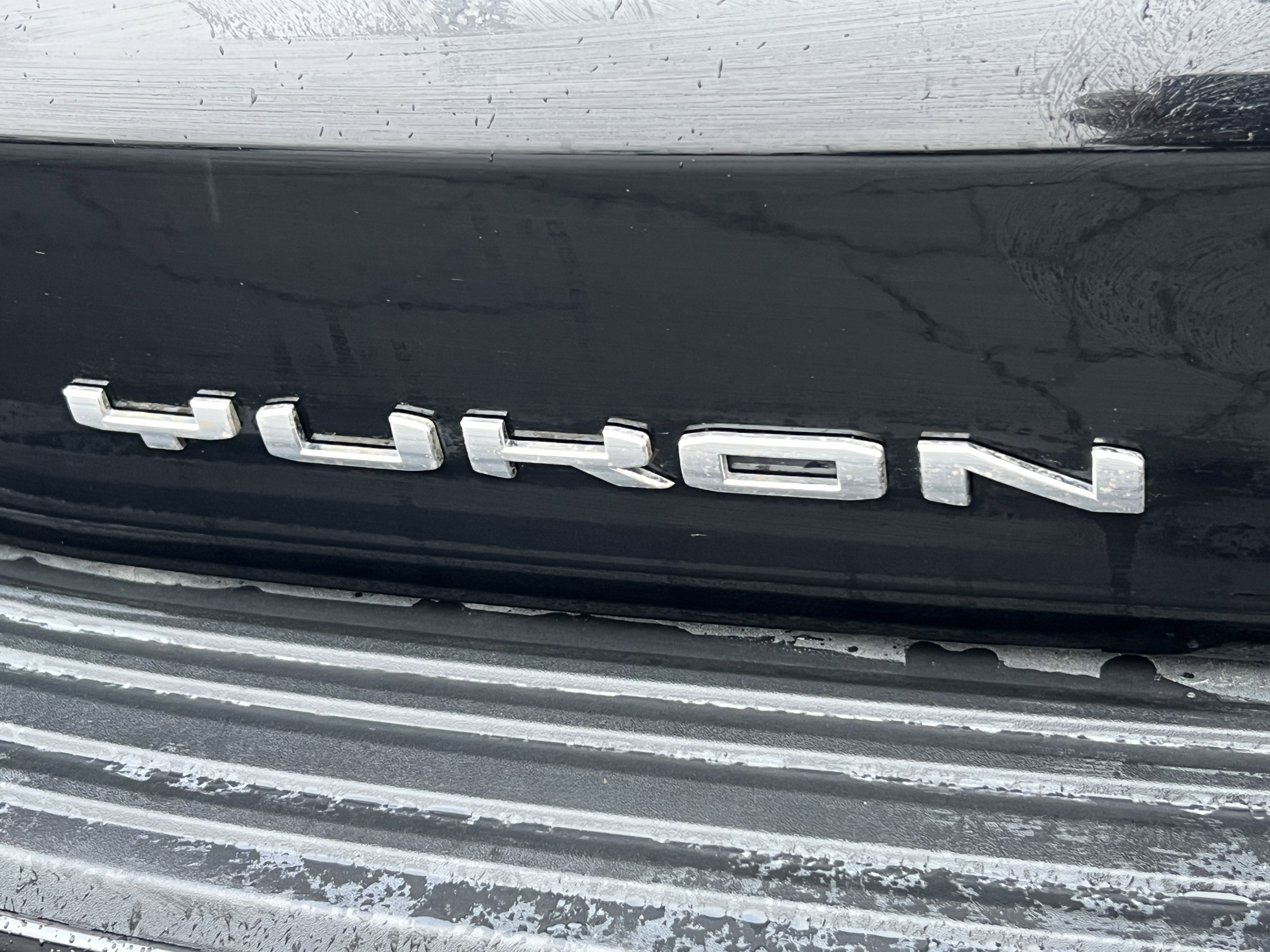 Used 2024 GMC Yukon SLT w/ SLT Luxury Package image 9