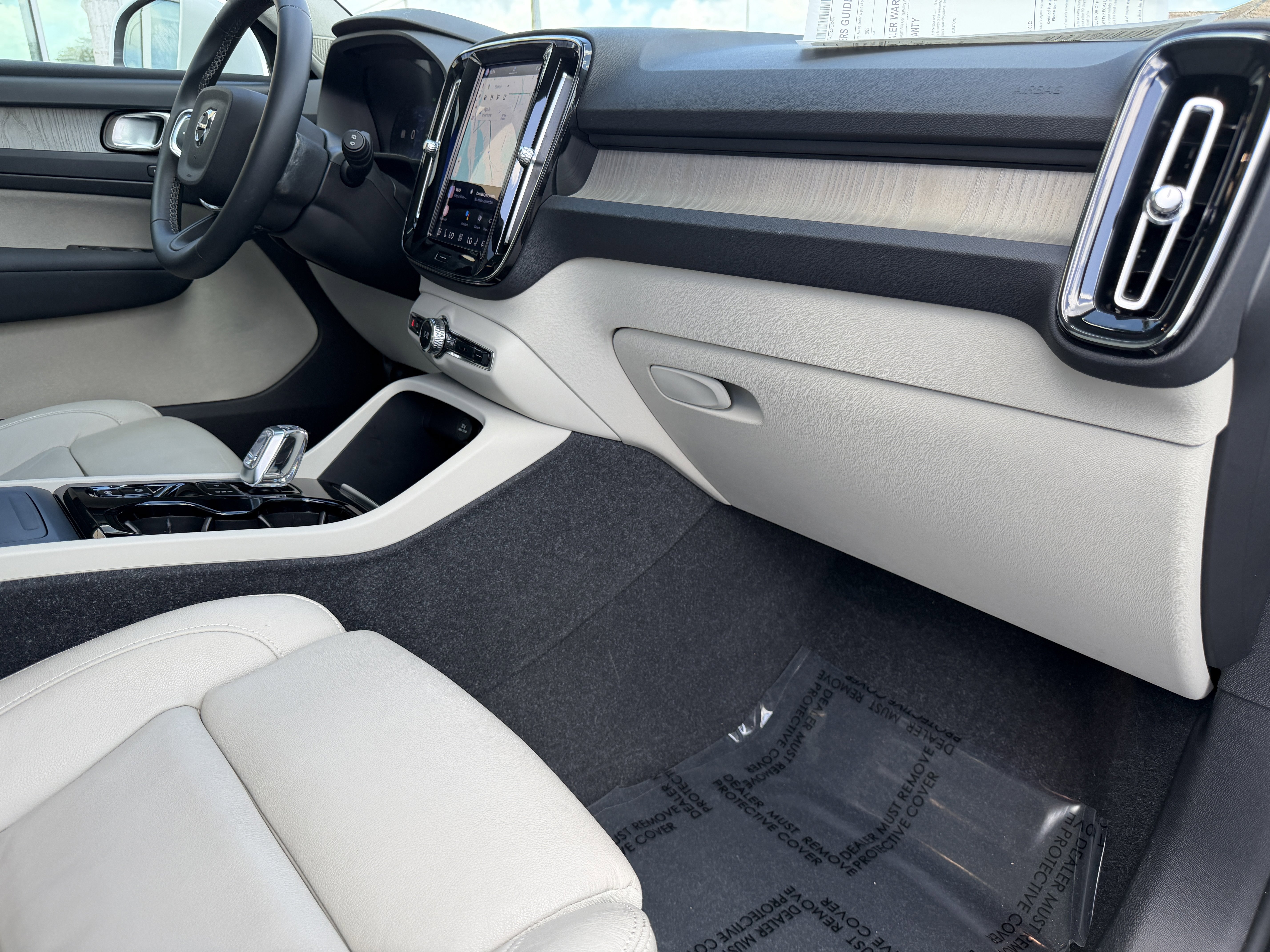 Certified 2023 Volvo XC40 B5 Plus w/ Protection Package Premier image 11