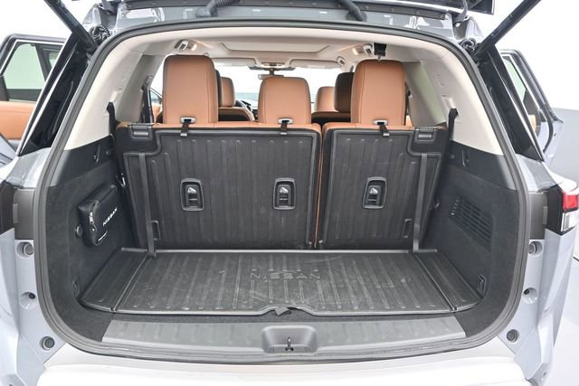 Used 2025 Nissan Pathfinder Platinum AWD/4WD image 15