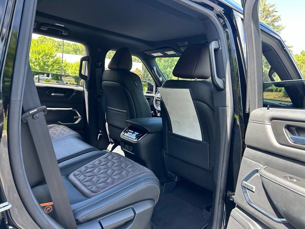 Used 2025 Nissan Armada Platinum Reserve RWD image 62
