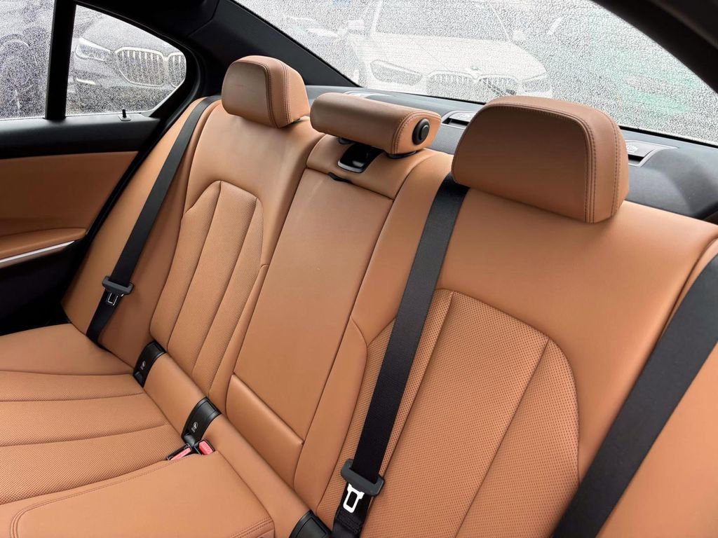 Used 2025 BMW 330i xDrive Sedan w/ Premium Package image 26