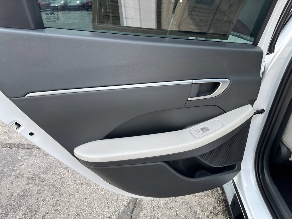 Used 2025 Hyundai Sonata SEL FWD image 29