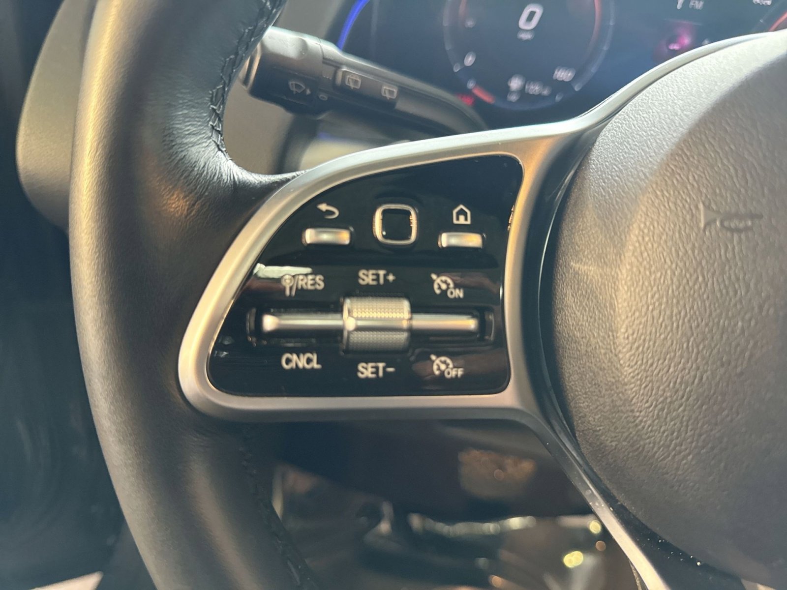 Used 2023 Mercedes-Benz GLB 250 4MATIC image 16