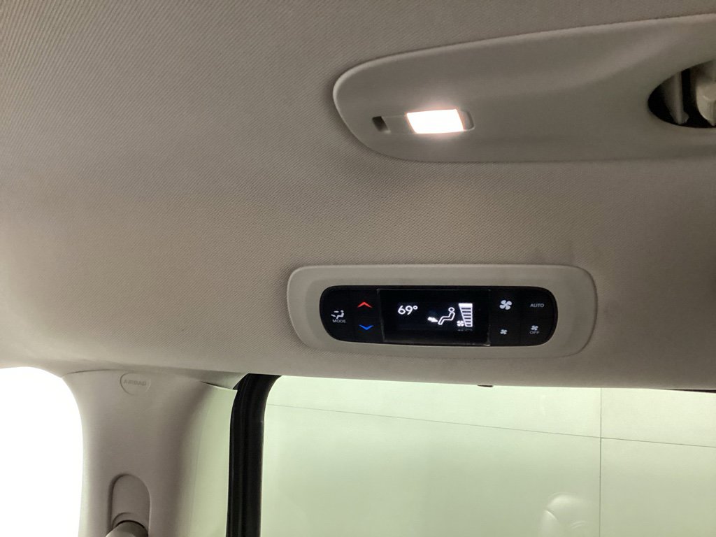 Used 2023 Chrysler Pacifica Touring-L image 22