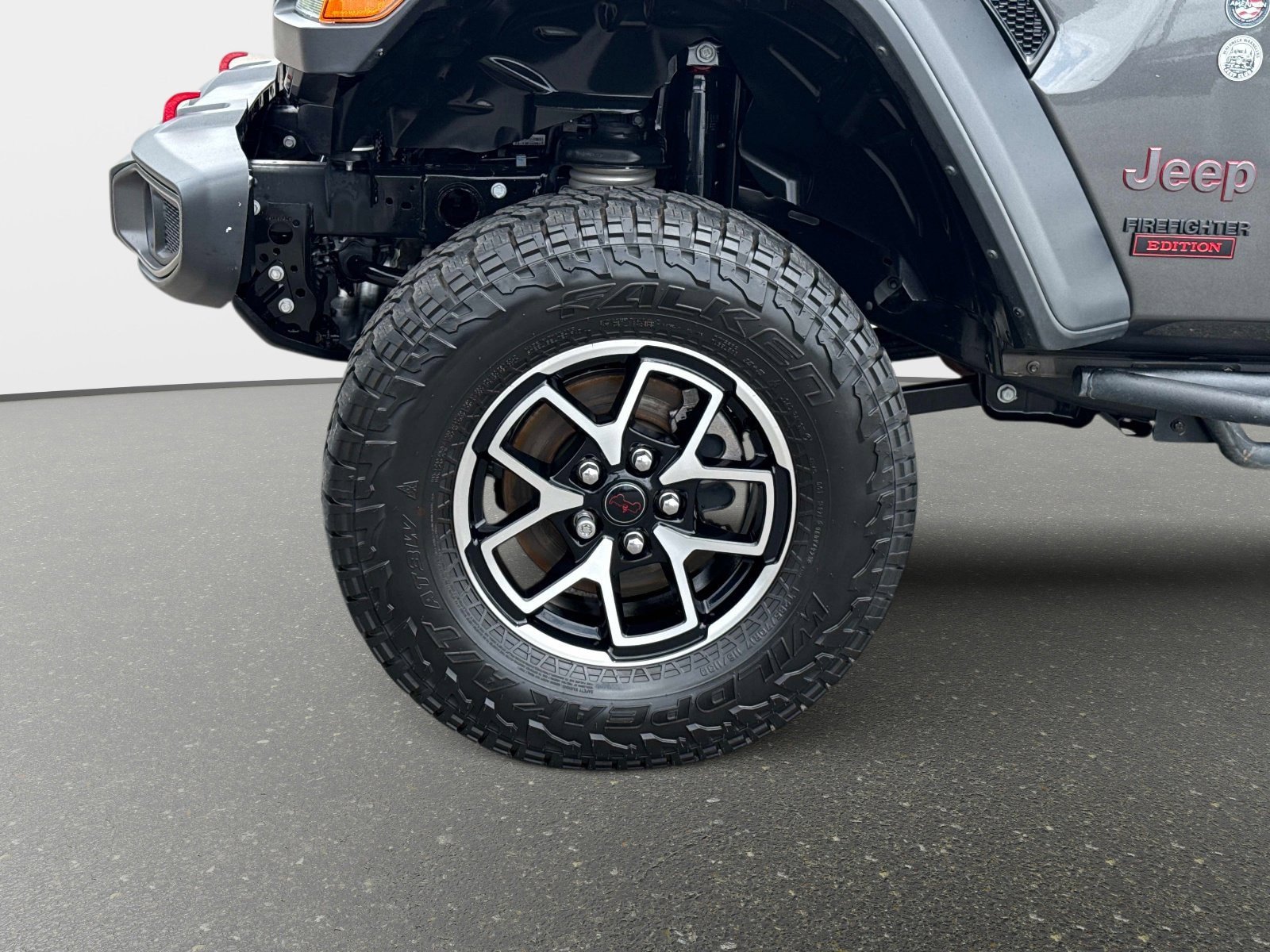 Used 2024 Jeep Gladiator Rubicon w/ Technology Group AWD/4WD image 12