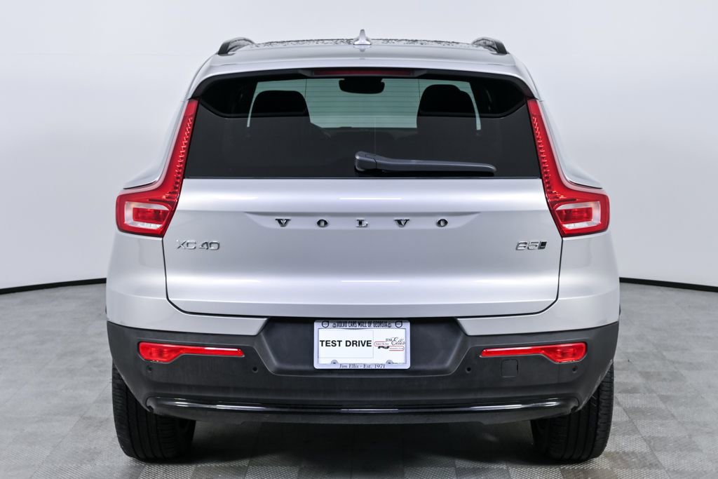Certified 2025 Volvo XC40 B5 Plus image 30