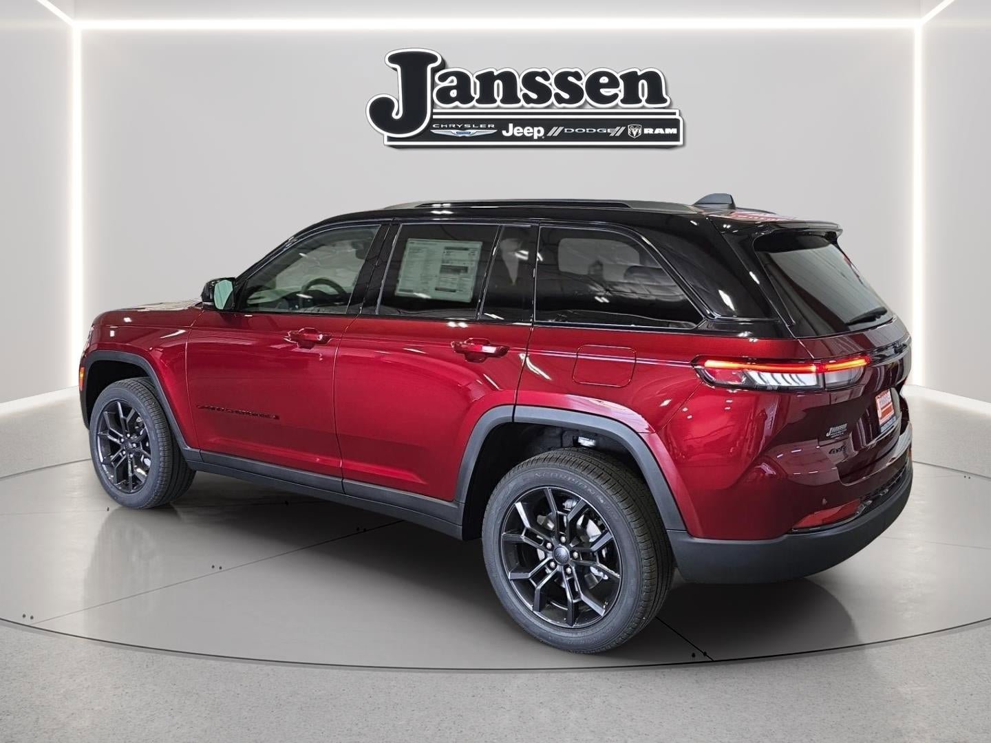 New 2025 Jeep Grand Cherokee Limited w/ Trailer Tow Package AWD/4WD image 3