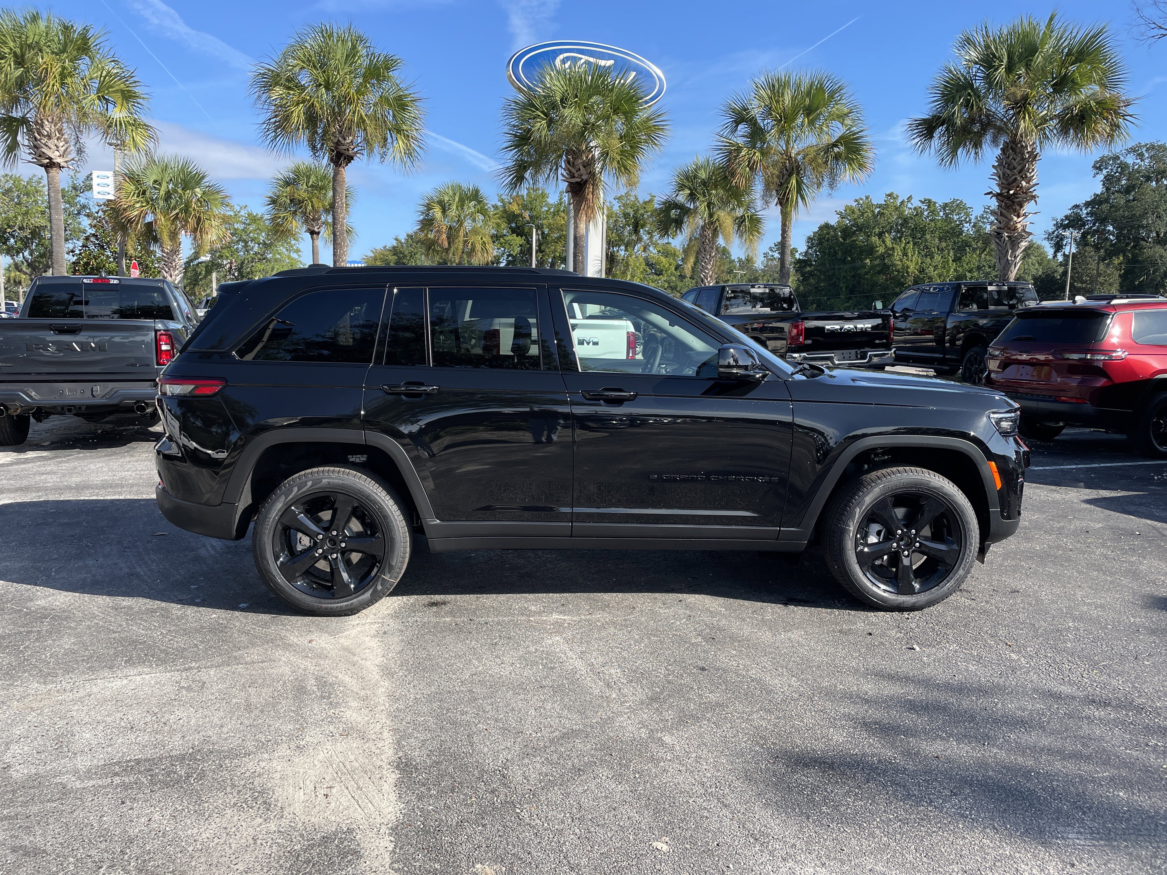 New 2025 Jeep Grand Cherokee Limited w/ Luxury Tech Group II image 8