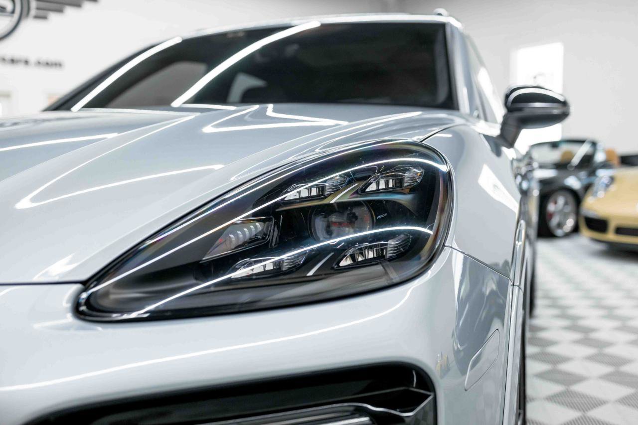 Used 2022 Porsche Cayenne GTS AWD/4WD image 12