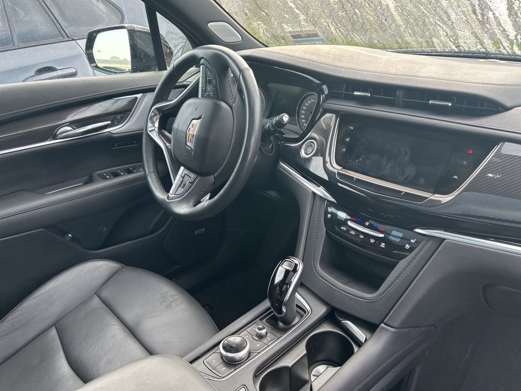 Used 2024 Cadillac XT6 Sport w/ LPO, ONYX Package AWD/4WD image 7
