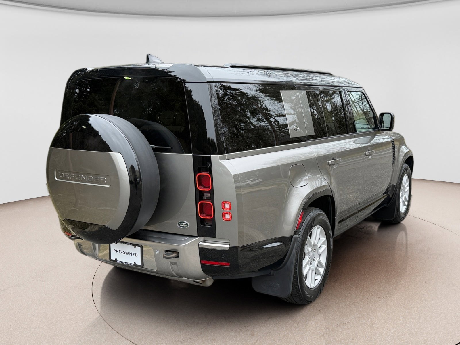 Certified 2023 Land Rover Defender 130 S image 5