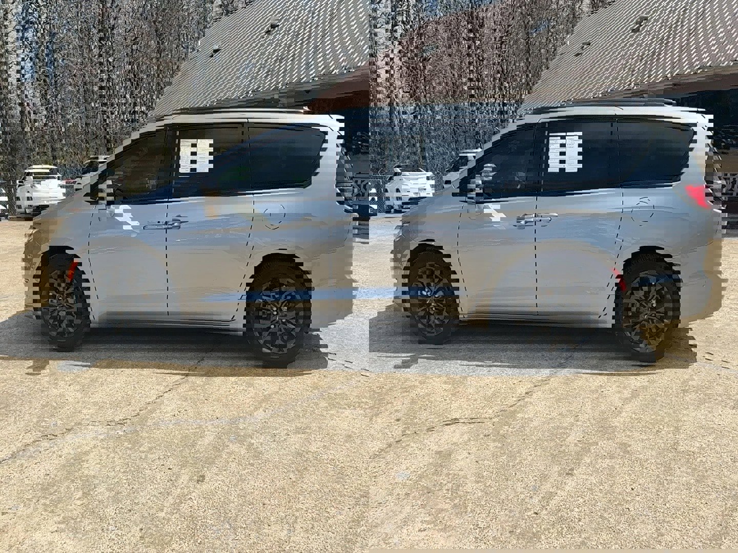 Used 2019 Chrysler Pacifica Limited image 8