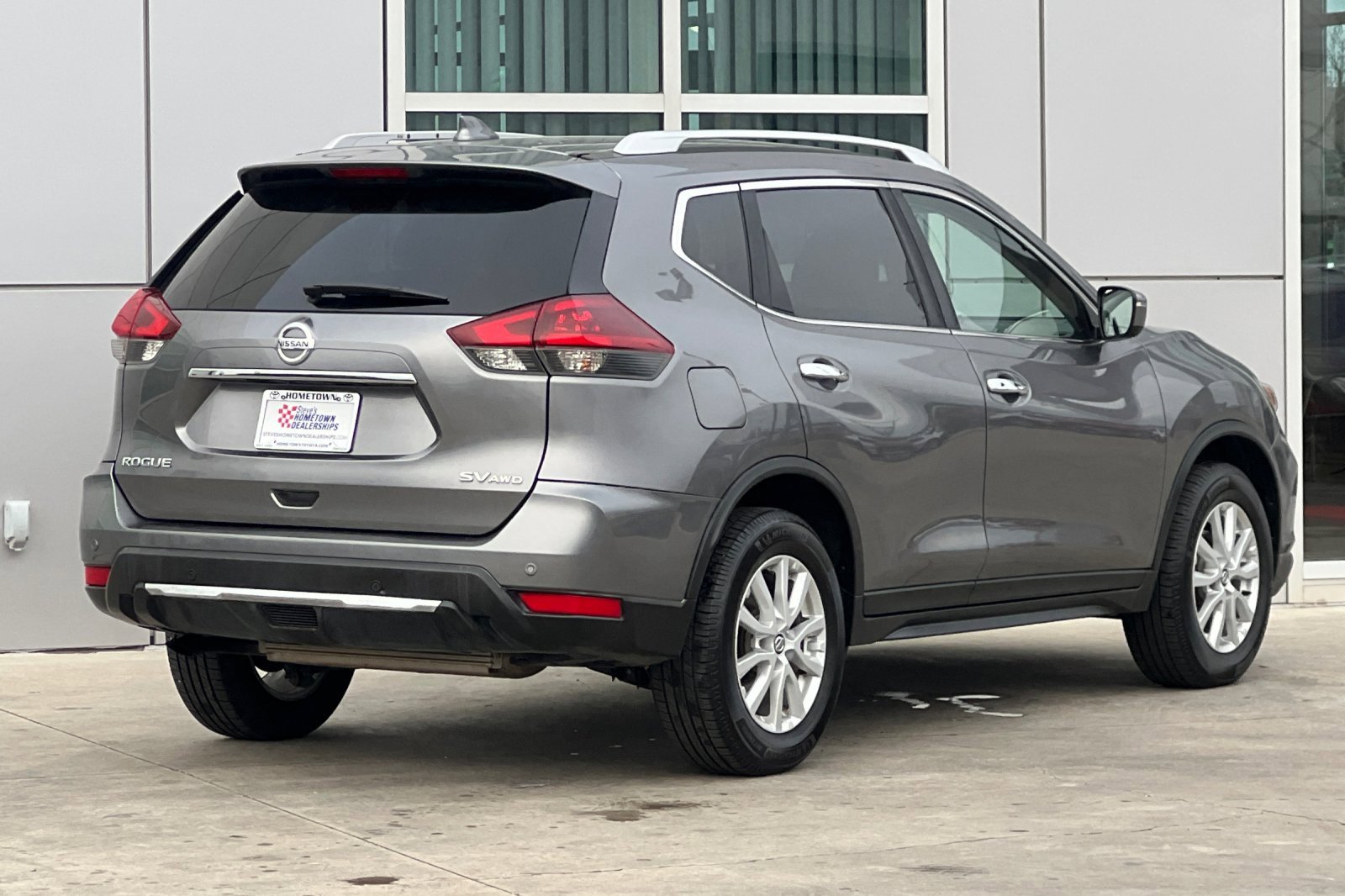 Used 2019 Nissan Rogue SV image 4
