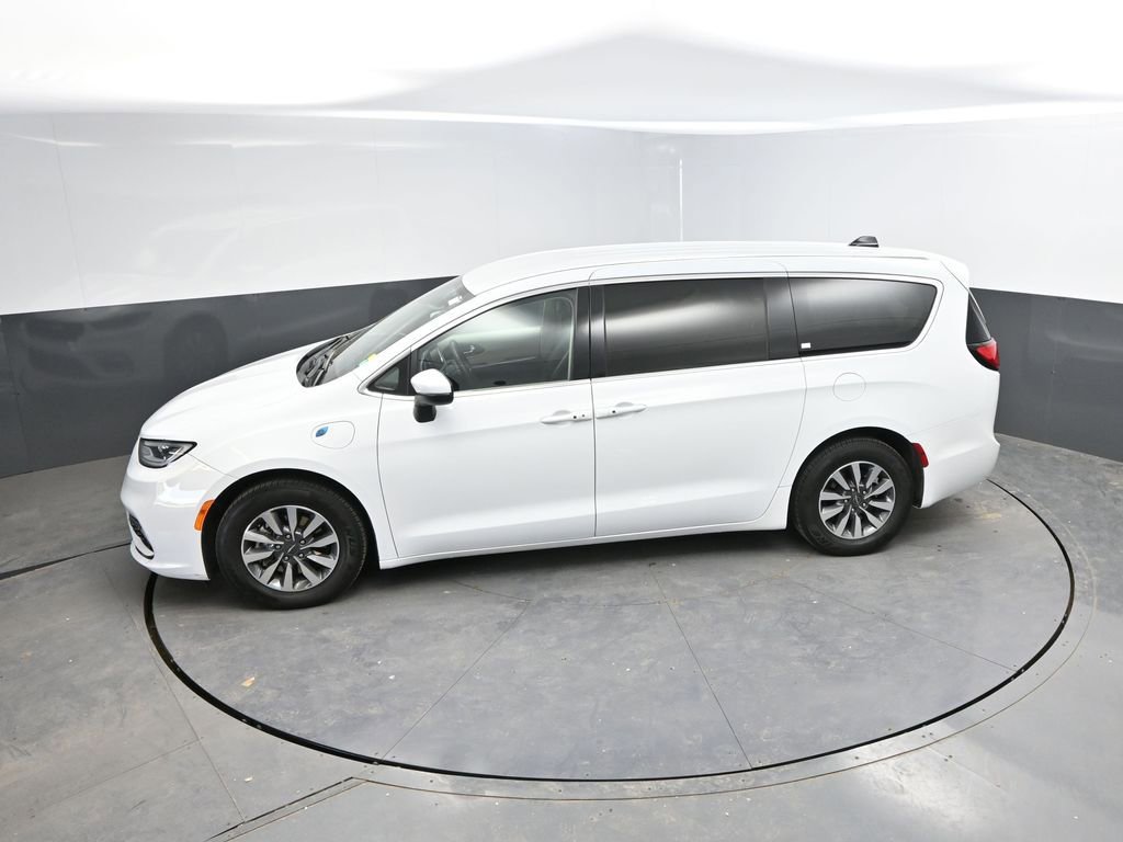 Used 2023 Chrysler Pacifica Touring-L FWD image 26