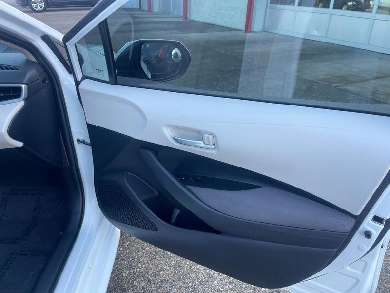 Used 2021 Toyota Corolla LE image 8