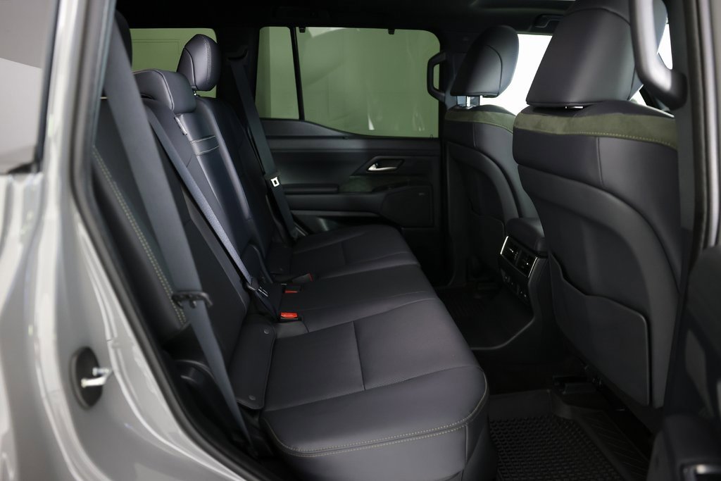 Used 2025 Lexus GX 550 image 12