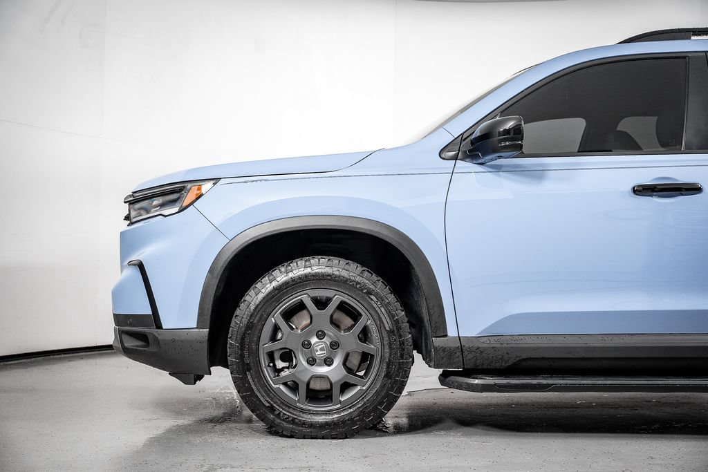 Used 2025 Honda Pilot TrailSport image 14