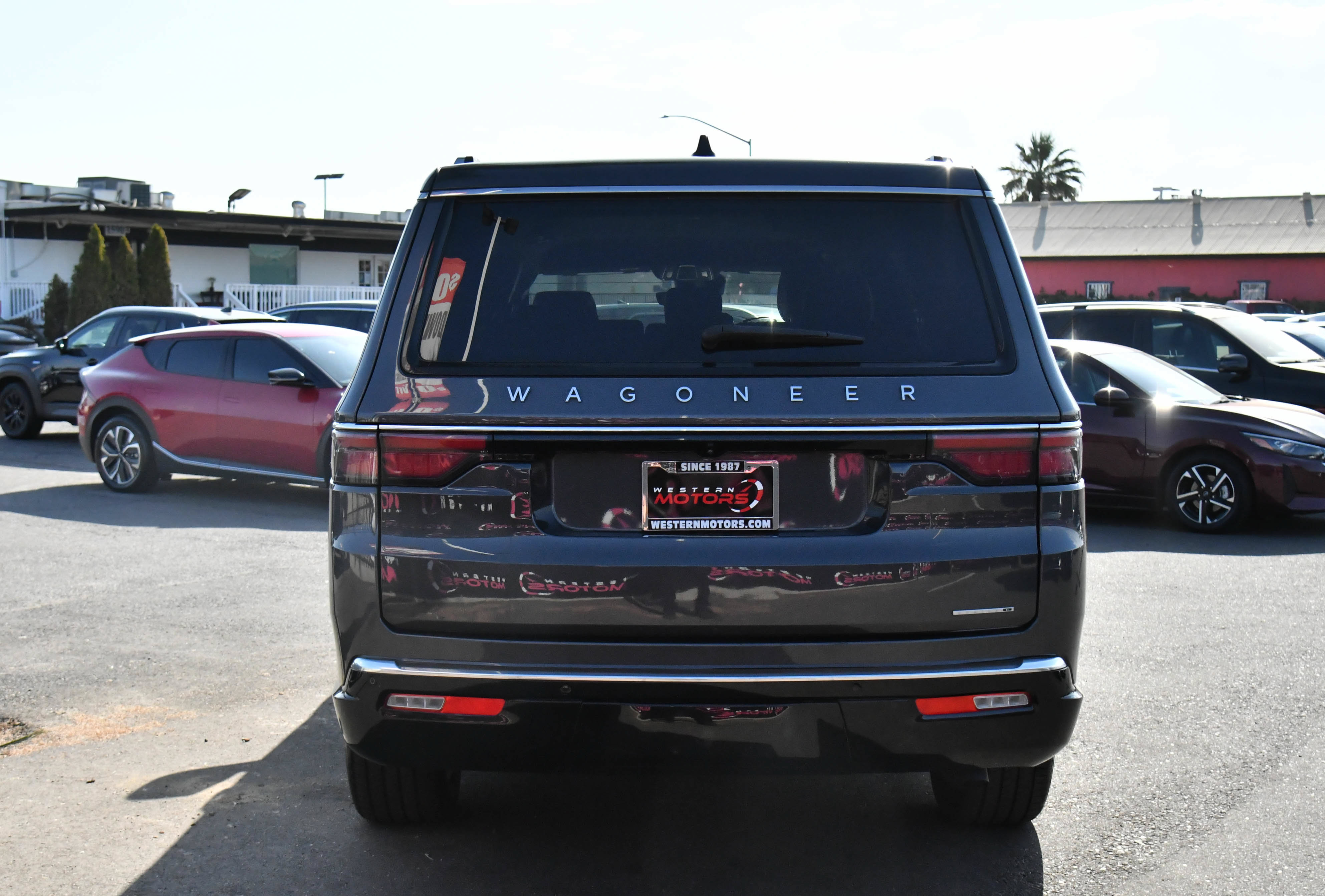 Used 2024 Jeep Wagoneer L Series II RWD image 7