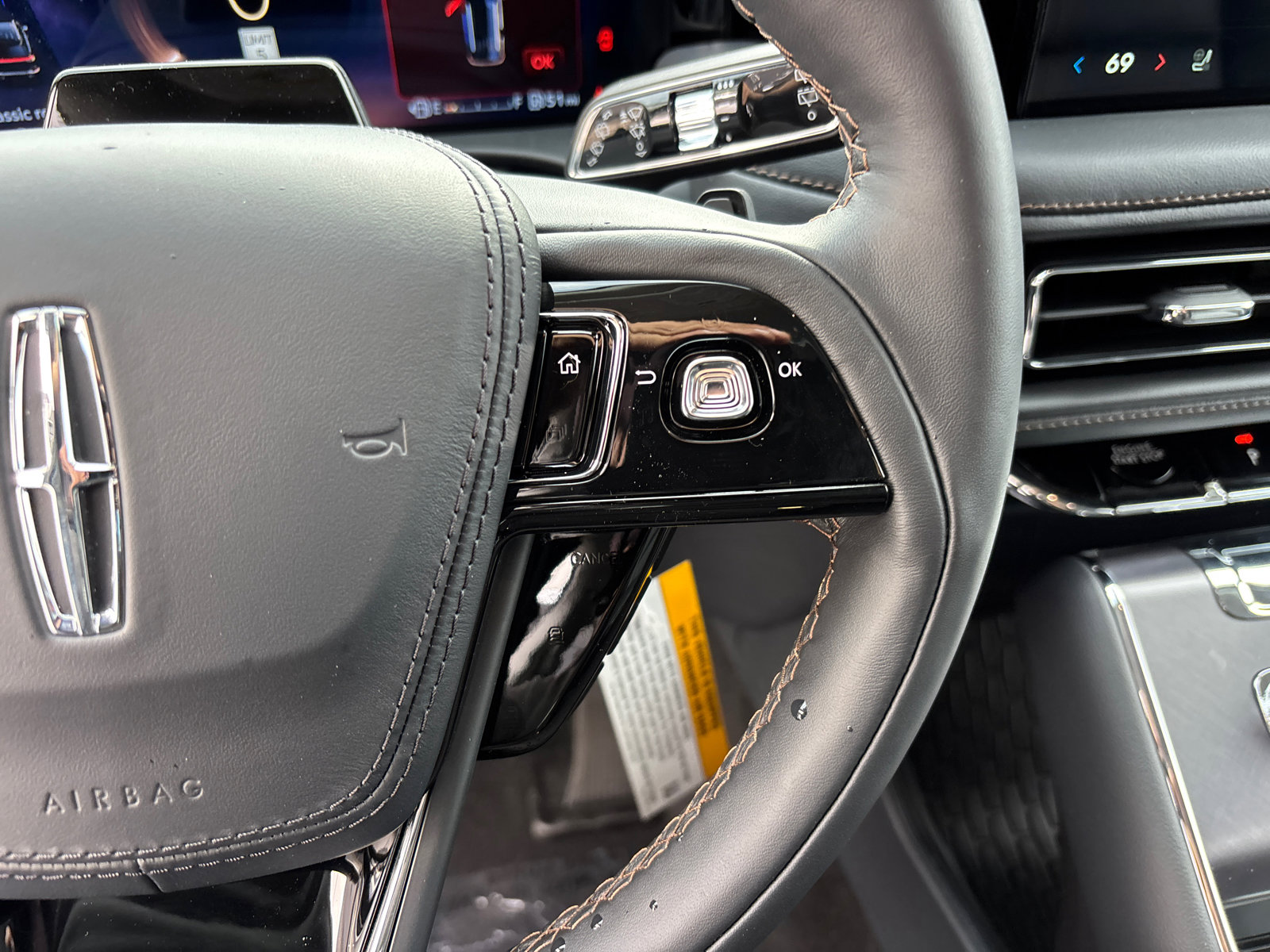 New 2026 Lincoln Aviator AWD image 20