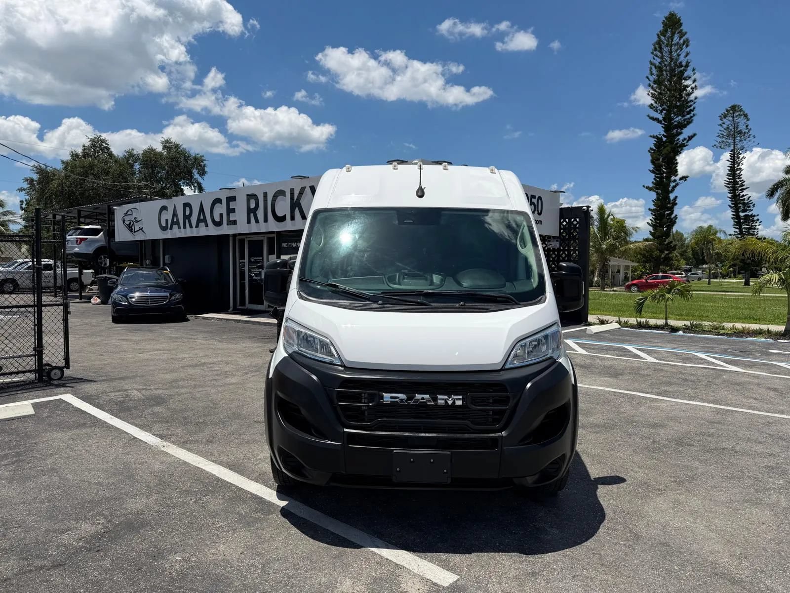 Used 2023 RAM ProMaster 2500 FWD image 2