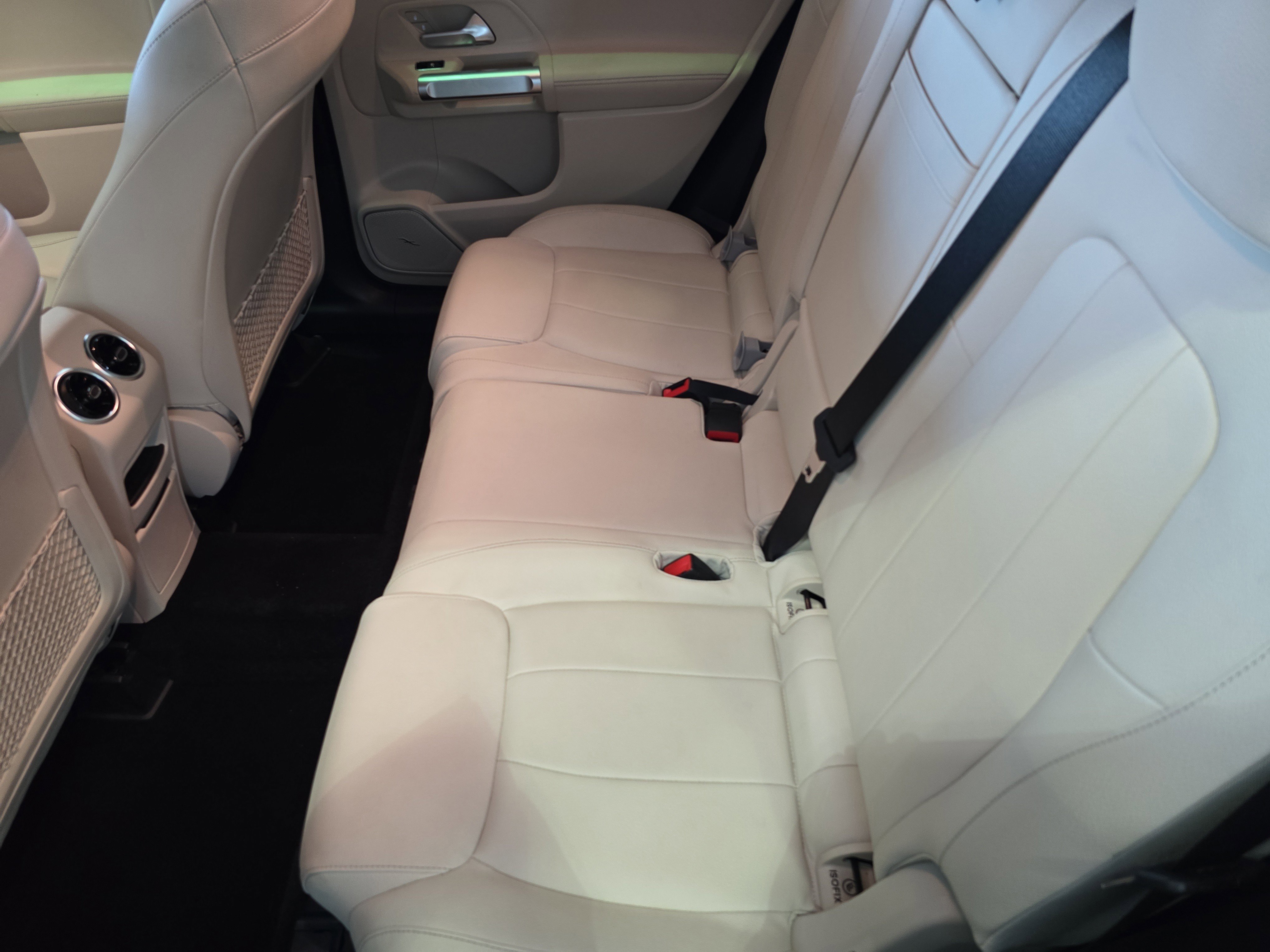 Used 2021 Mercedes-Benz GLB 250 4MATIC image 9