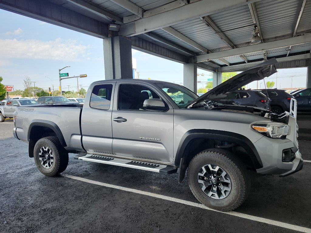 Used 2017 Toyota Tacoma TRD Off-Road w/ Tow Package AWD/4WD image 32