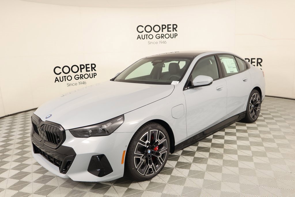 New 2026 BMW 550e xDrive image 11