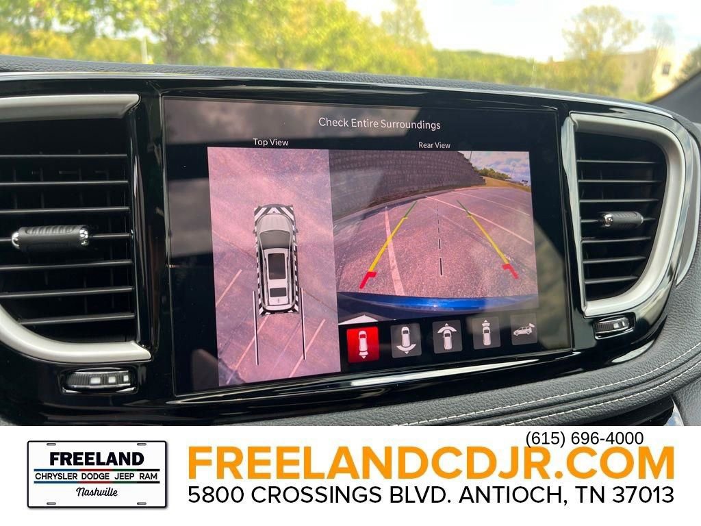 New 2025 Chrysler Pacifica Select image 26