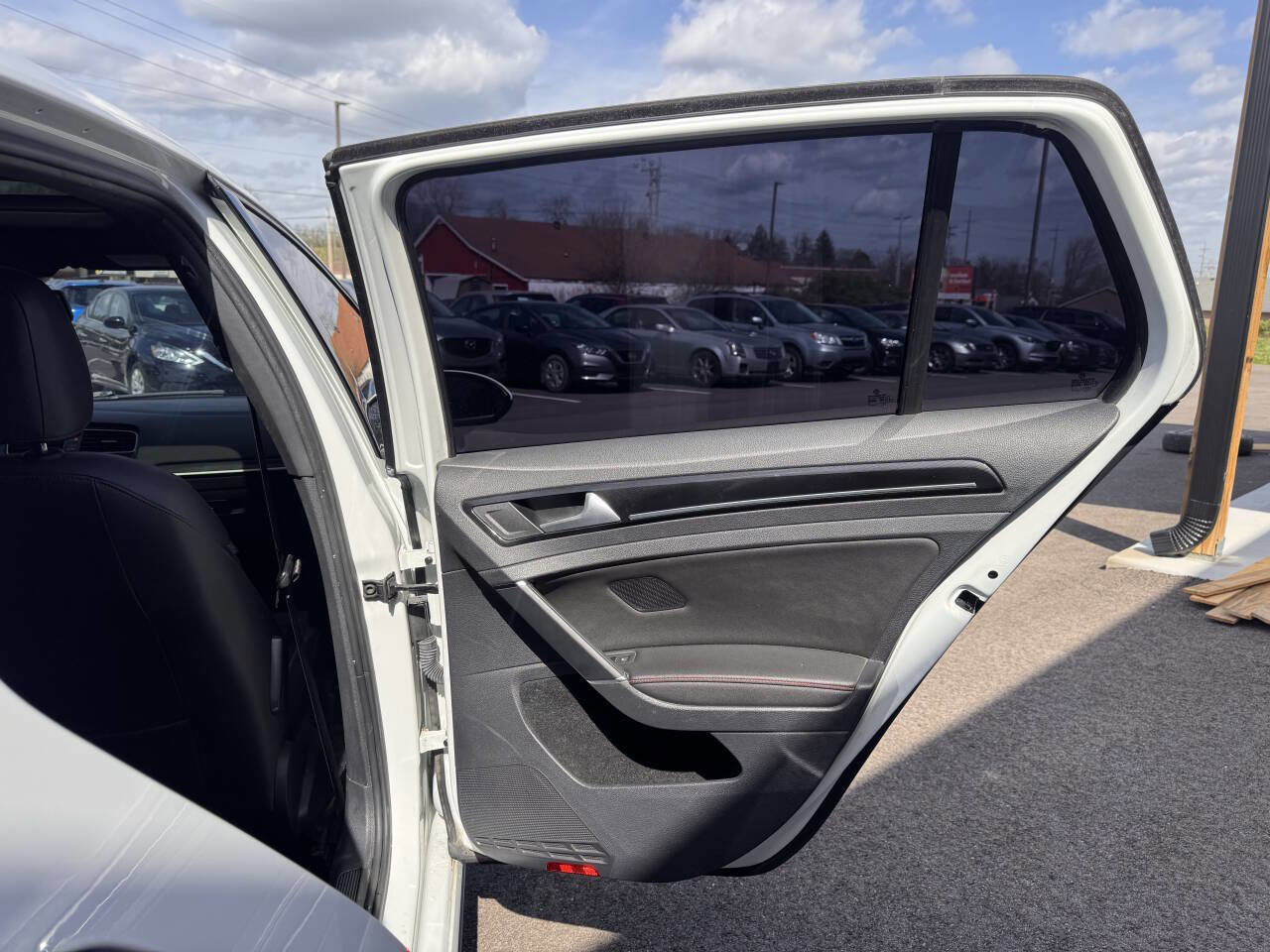 Used 2015 Volkswagen GTI SE image 16
