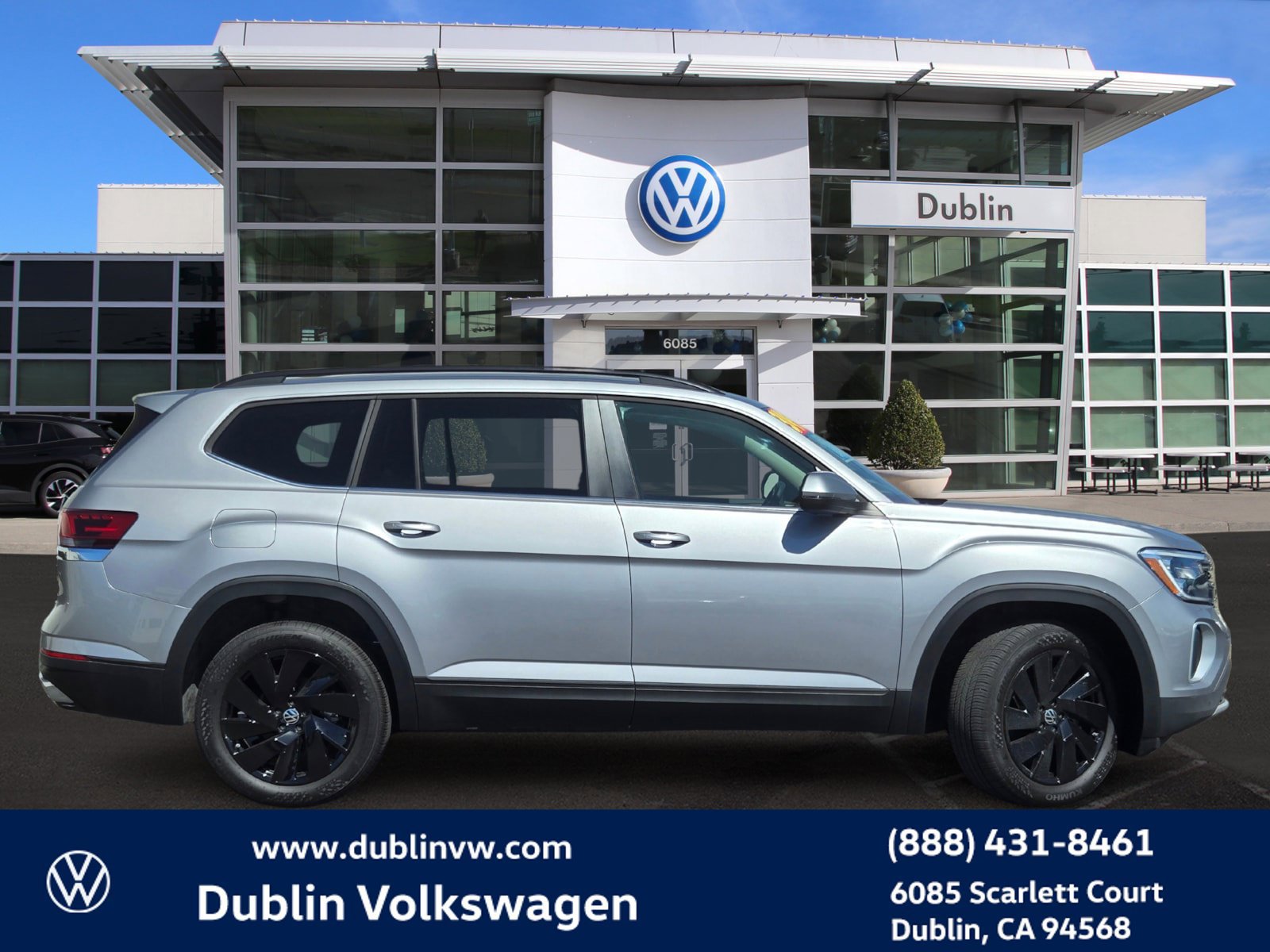 Used 2024 Volkswagen Atlas SE AWD/4WD image 3