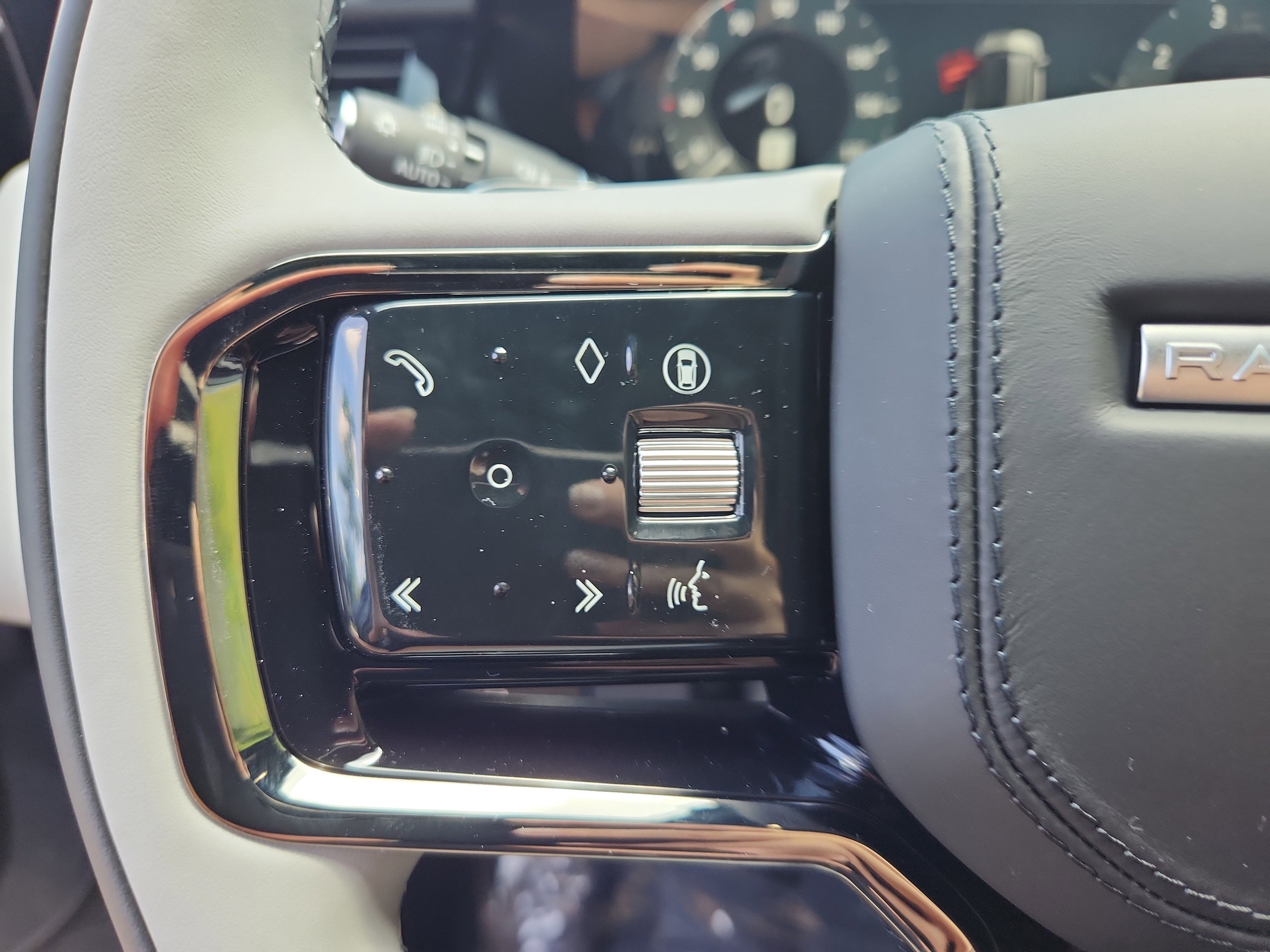 Used 2026 Land Rover Range Rover Velar S image 19