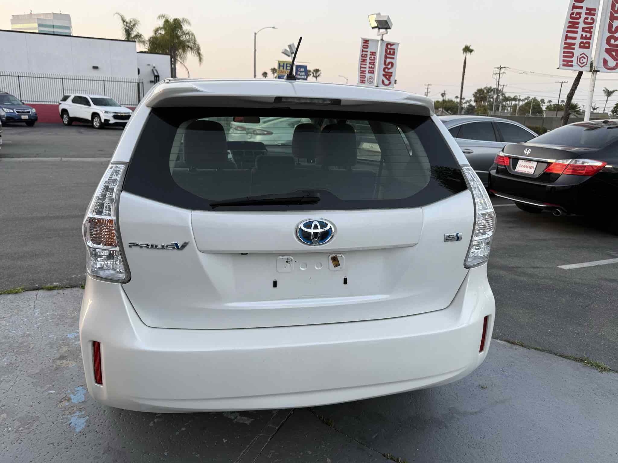 Used 2014 Toyota Prius V Two FWD image 4